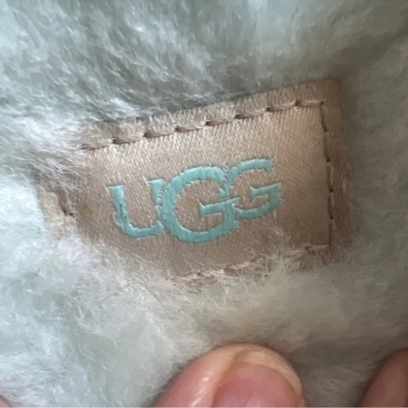 Uggs Fluff Slippers Mint Baby Blue Sz 9 Great Condition Awesome Summer Item - Picture 6 of 11